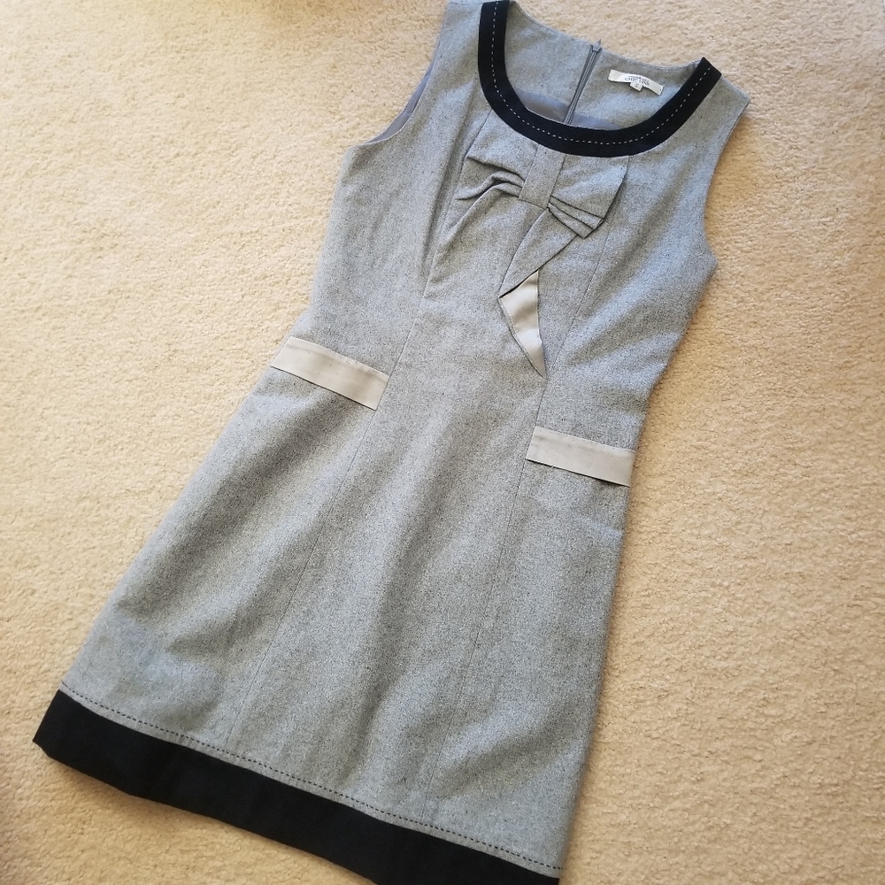 Chic Line Gray Dress with Bow Accent